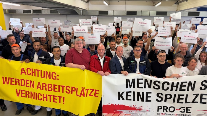Am Montag kam es im noch bestehenden Ardo-Werk zu einer von Arbeiterkammer-Chef Markus Wieser ...