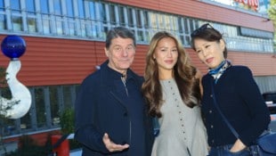 Sehr stolz auf Töchterchen Mina (Mi.): Christian Spatzek und Gattin Sun Young (re.)