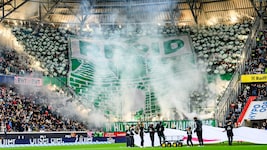 Der mit 1900 Fans ausverkaufte Rapid-Sektor war freilich im Feier-Modus.