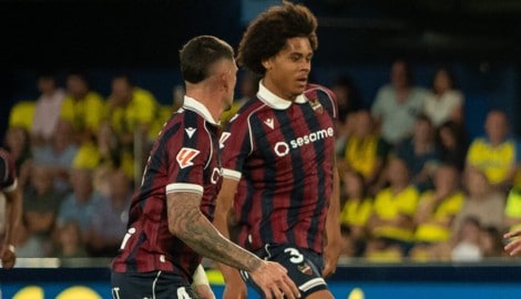 Ifeanyi Ndukwe (rechts) darf erstmals von Beginn an ran. 