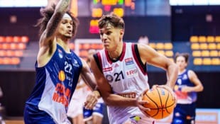 Aron Stazic (am Ball) hat derzeit alle Hände voll zu tun.