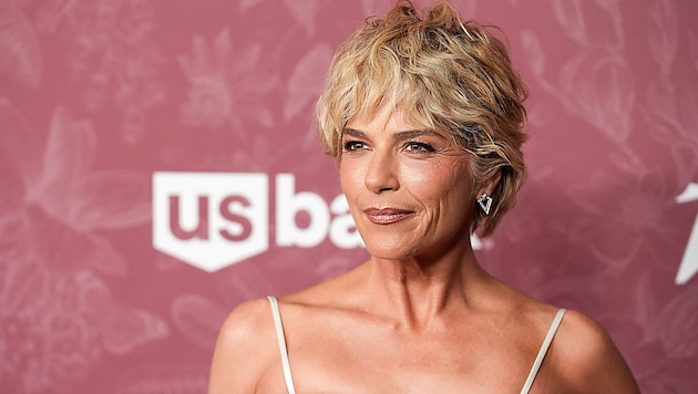 US-Medien zufolge schlug Selma Blair einen Mitarbeiter des Flugpersonals und biss einen ...