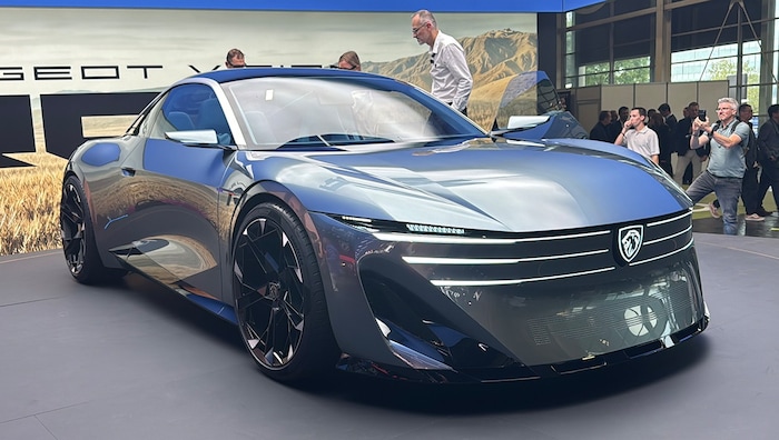 ... im Gegensatz zum RCZ Concept, der mangels flachem Feststoff-Akku wohl eine Studie bleibt.