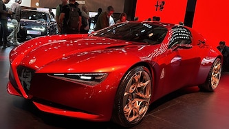 Das „rote Herz“ bringt das Blut in Wallung: Der „Cuorerosso“ ist eine Studie von Alfa Romeo. Mit ...