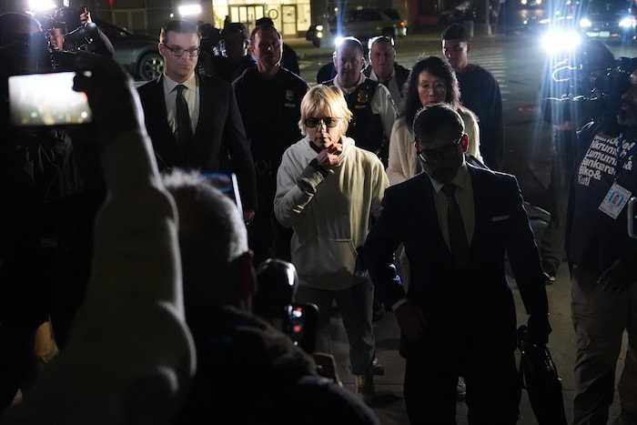 Nach einem mutmaßlichen Angriff auf Flugbegleiter und ihrer Festnahme ist Selma Blair in New ...