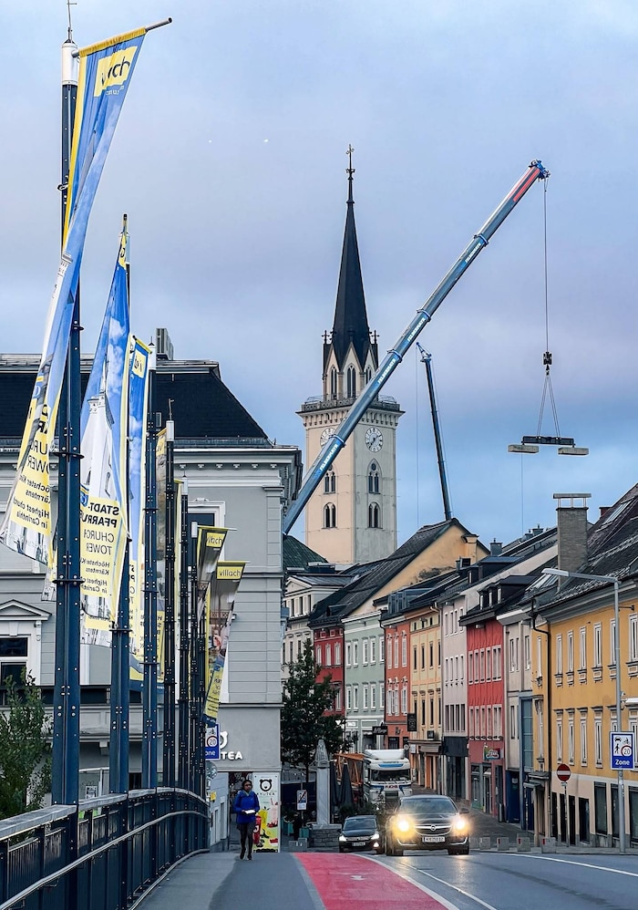 Die Arbeiten ziehen die Aufmerksamkeit auf sich