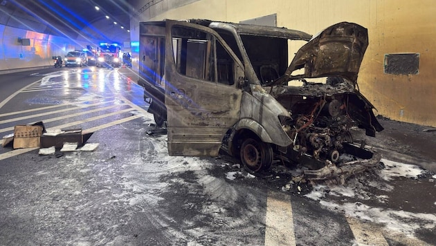 This pizza delivery van burned out in the A26 tunnel