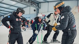 Die Athleten der EC3-Trainingsgruppe sind begeistert von der Arbeit mit Trainer Matthias Mayer ...