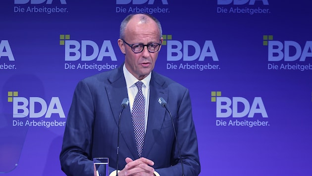 Der deutsche Bundeskanzler Friedrich Merz will ungeachtet seiner schlechten Umfragewerte bei der ...