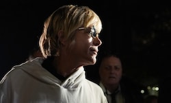 Nach einem mutmaßlichen Angriff auf Flugbegleiter und ihrer Festnahme ist Selma Blair in New ...