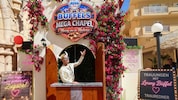 Hereinspaziert! Lorenz Büffel traut Paare nach dem Vorbild von Las Vegas in einer Wedding Chapel ...