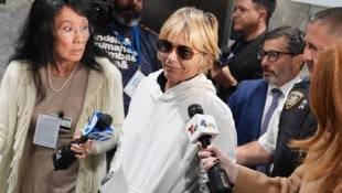 Nach ihrem Ausraster in einem Flieger und der anschließenden Festnahme erschien Selma Blair am ...