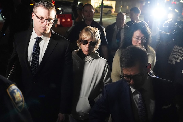 Selma Blairs Anwalt erklärte, der Ausraster sei auf einen „medizinischen Notfall“ ...
