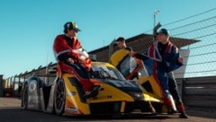 Der Tiroler Simon Schranz (l.) gemeinsam mit seinem Teamkollegen Alex Gardner (r.) nach der ...