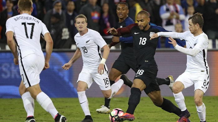 Terrence Boyd (mit der Nummer 18) im Dress des US-Nationalteams im Jahr 2016