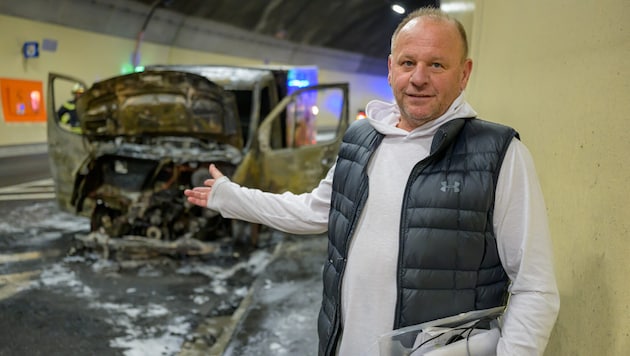 Im Bereich des Motorraumes brach das Feuer aus.