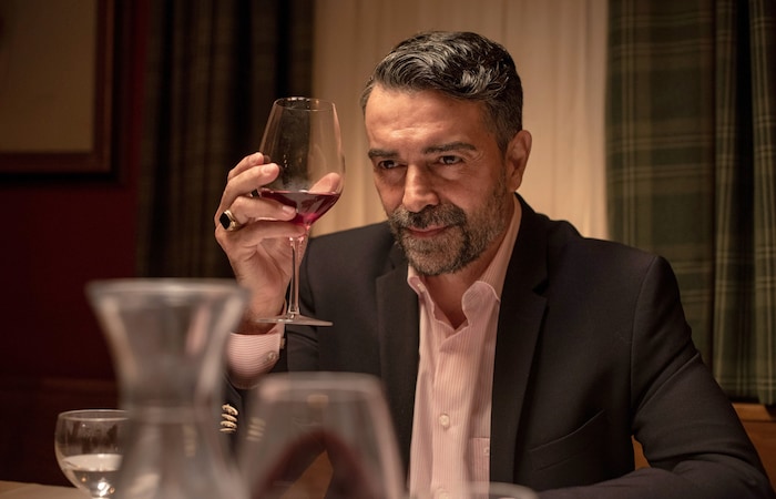 Mafiaboss Luca Pelosi ist ein Gentleman, greift aber hart durch, wenn es die Situation verlangt