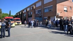In Südfrankreich hat ein 14-Jähriger einen Schulleiter und eine Lehrerin durch Schüsse verletzt.