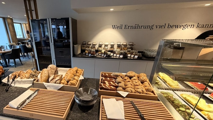 Beim Frühstück bleiben kaum Wünsche offen: Von frischen Säften bis zu herzhaften Köstlichkeiten ...