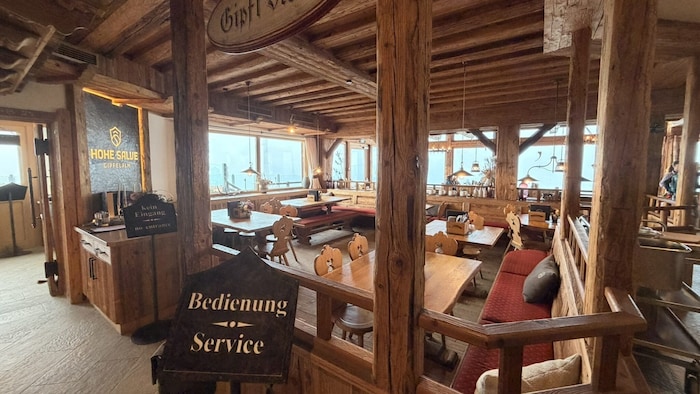 Im Drehrestaurant Gipfelalm Hohe Salve starten wir gemütlich in den Sonntag.