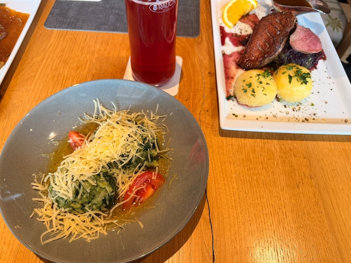 Meine persönliche Empfehlung: die köstlichen Spinatknödel im Berggasthof Nieding.