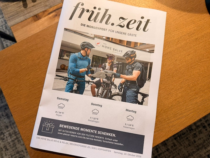 Eine nette Aufmerksamkeit beim Frühstück: die hoteleigene Morgenpost mit Wetter und ...