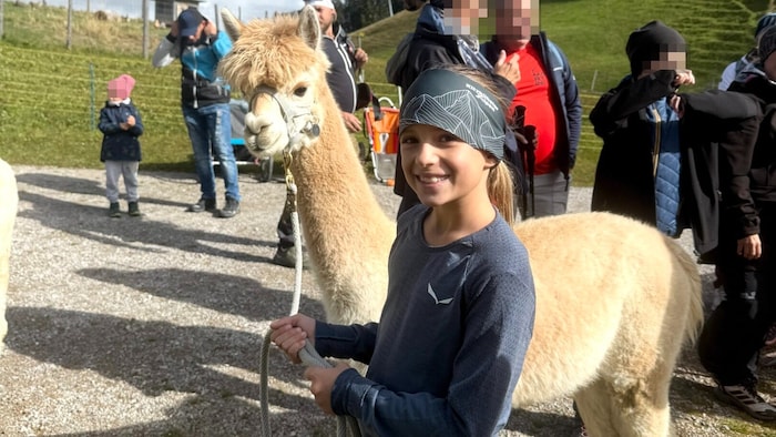 Vor dem gemeinsamen Spaziergang lernen wir die Tiere erst einmal näher kennen.