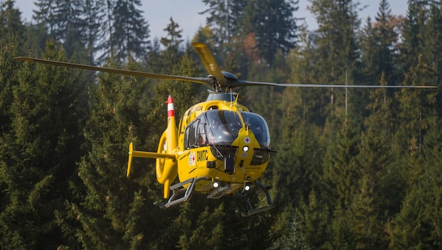 Der 75-Jährige wurde dabei unbestimmten Grades verletzt, er konnte durch einen Zeugen aus dem ...