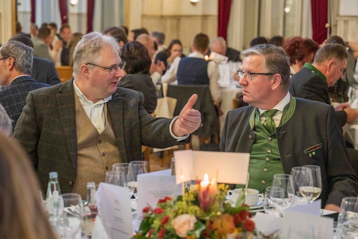 Fleischer-Legende Sepp Mosshammer aus Graz mit Kammerpräsident Andreas Steinegger (re.).