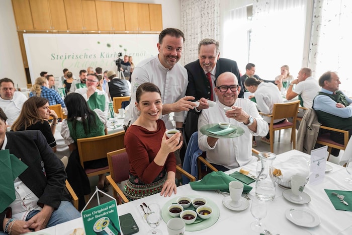 Auch heuer herrschte wieder gute Stimmung unter den vielen fachkundigen Juroren.