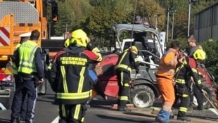 Bei einer Kollision auf der B39 wurden am Dienstag zwei Personen verletzt.