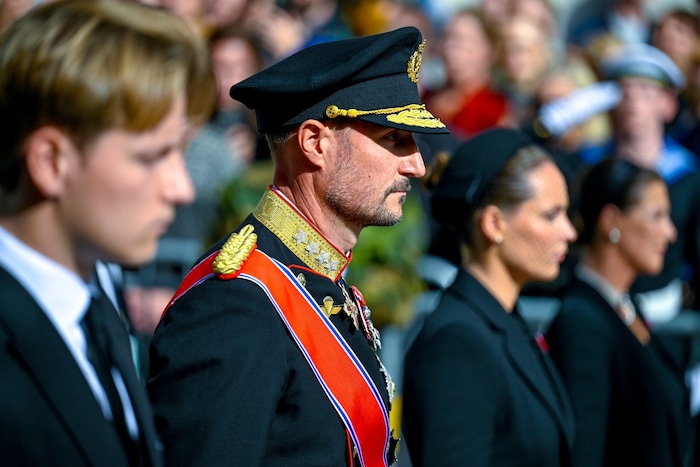 Nach dem Tod von König Harald Ende August wurde Haakon automatisch König von Norwegen. Er habe ...