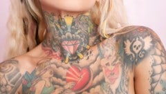 Tattoos sind inzwischen weitgehend akzeptiert, mitunter je nach Anlass und Beruf jedoch ...