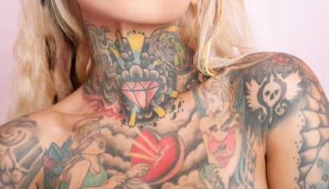 Tattoos sind inzwischen weitgehend akzeptiert, mitunter je nach Anlass und Beruf jedoch ...