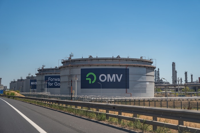 Lagertanks der OMV in der Raffinerieanlage in Schwechat