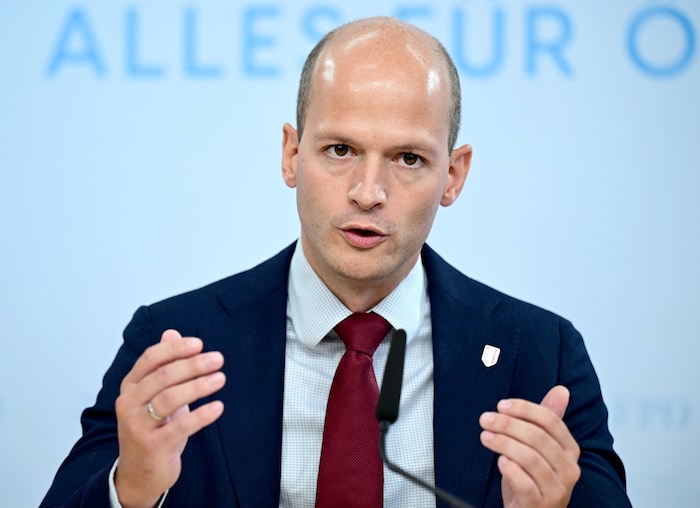 Schilchegger kritisiert „Haft in der Heimat“ – obwohl seine Partei noch Tage zuvor dafür war.