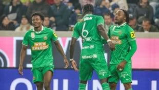 Claudy Mbuyi (re.) bejubelte beim LASK sein erstes Tor nach dem Comeback.