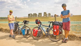 Unvergessliches Erlebnis: Nur mit dem Rad darf man ganz nah an das jahrtausendealte Stonehenge ...