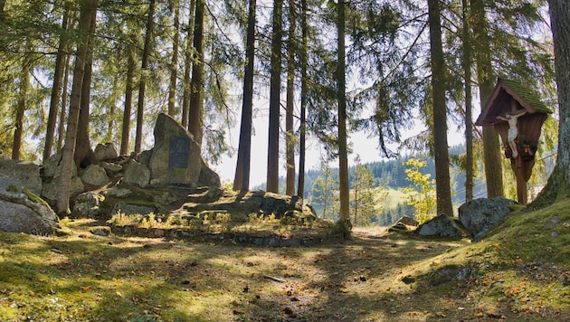 Fünf Stunden sind für diese Wanderung, die mit viel Geschichte und Natur aufwartet, einzuplanen.