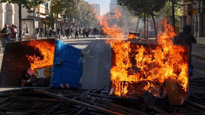 Im Zentrum von Tirana kam es auch am Mittwoch zu Zusammenstößen zwischen Demonstranten und der ...