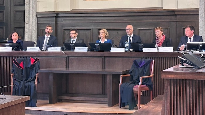 Versammlung im Schwurgerichtssaal des Landesgerichts St. Pölten