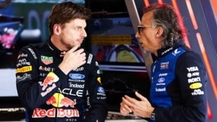 Max Verstappen (li.) ist mit seinem Teamchef Laurent Mekies (re.) hochzufrieden.