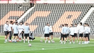 Sturm beim Abschlusstraining in Bournemouth, wo es heute Abend ernst wird.