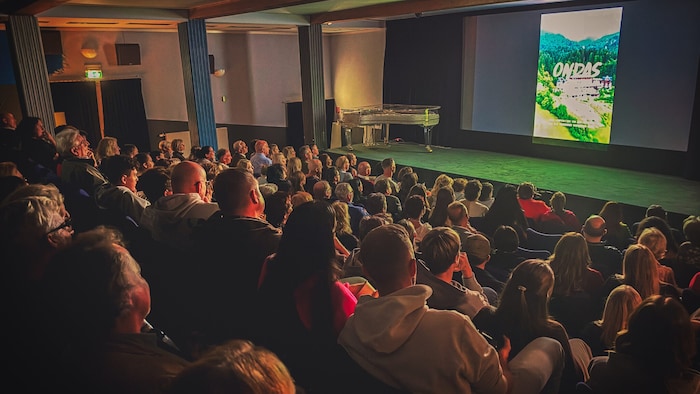 Zahlreiche Touristiker, Bekannte und Freunde waren Mittwochabend zur Premiere von ONDAS ins Kino ...