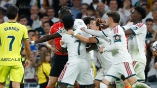 Vinicius Jr. (mitte) wurde gegen Villarreal wegen einer Tätlichkeit ausgeschlossen.