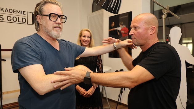Nicholas Ofczarek und Wing-Tsun-Profi Matthias Gold führten diese Art der Selbstverteidigung ...