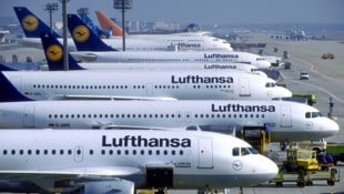 Deutschlands größtem Flughafen droht das Kerosin auszugehen! Lufthansa hat seine Piloten daher ...