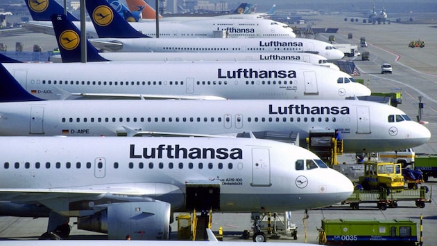 Deutschlands größtem Flughafen droht das Kerosin auszugehen! Lufthansa hat seine Piloten daher ...