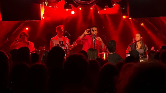 Rockhouse Bar statt Song Contest: Austro-Sänger Cosmo machte im Rahmen seiner Tour erstmals in ...