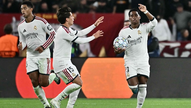 Real Madrid staged a late comeback from a 1–3 deficit against AS Roma.